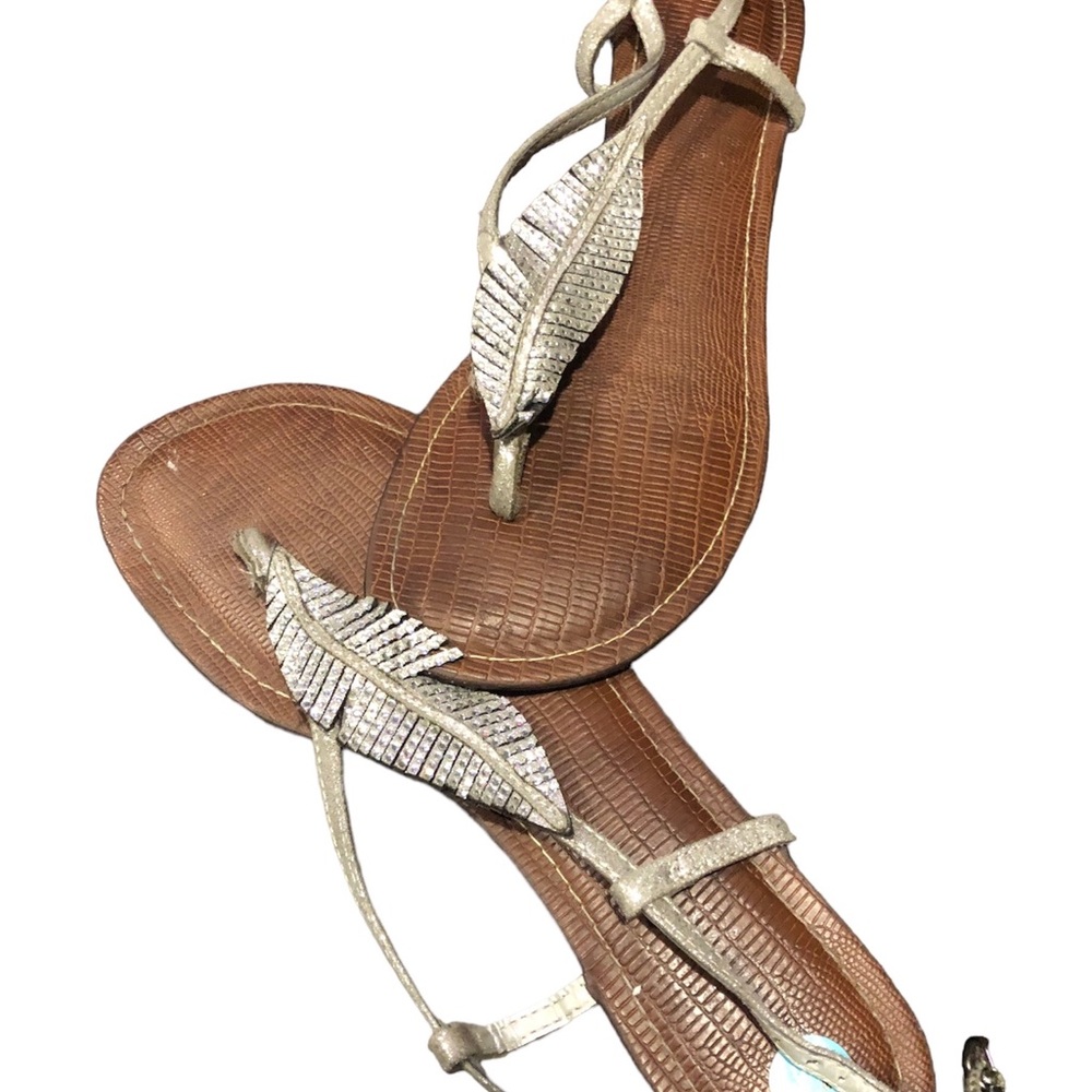 Silver Bling Feather Strappy Flat Sandals in EUC 7 1/2